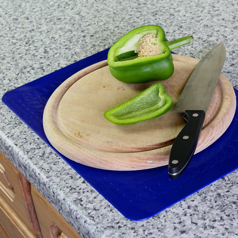https://www.tenura.us/images/pictures/products/table-mats/tc-mat-35-2-blue-table-mat-chopping-board-1.jpg?v=908a59ef