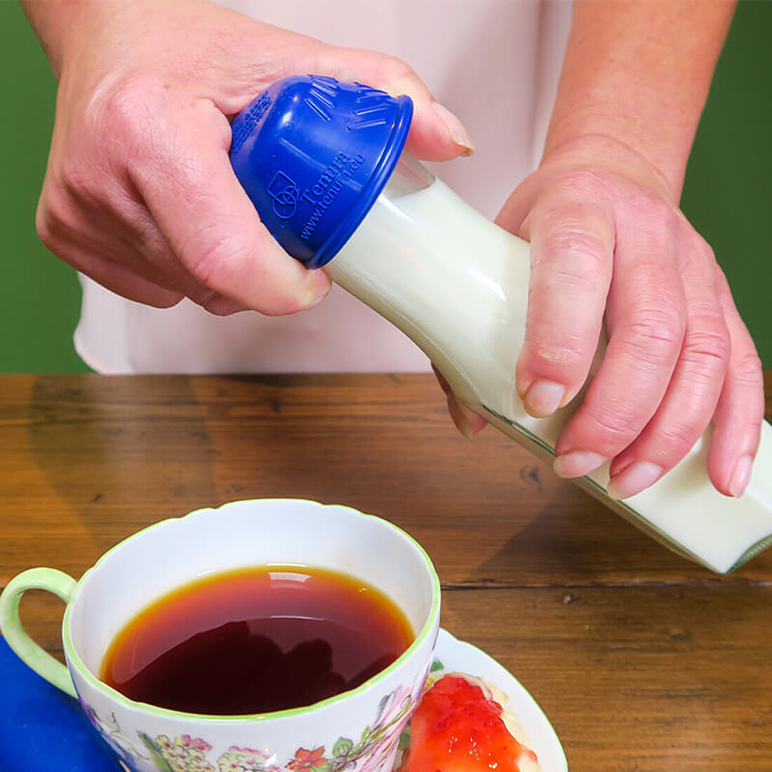 t-b-2-blue-bottle-opener-milk-2-web