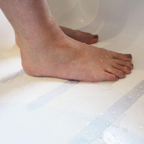 T-AQUA-S-Clear-Bathroom-Strips-In-Bath-6