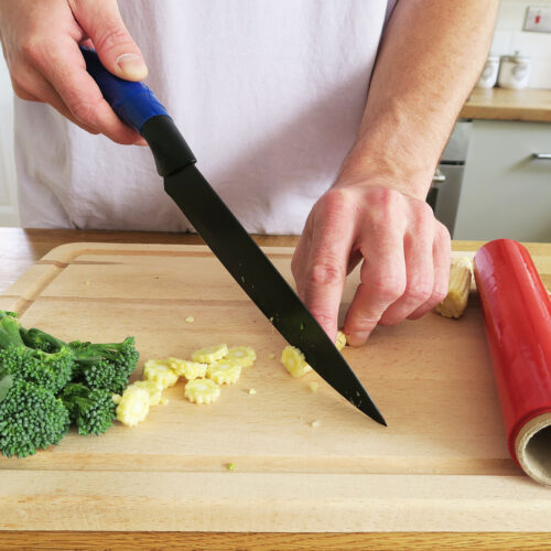 T-SAR+T-R-Grip-Reel+Roll-On-Knife-Handle-In-Kitchen-3